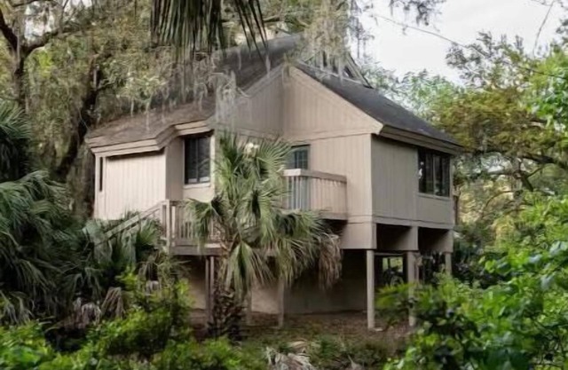Sea Pines Villa Steps to Beach Coffee Bar King Bed