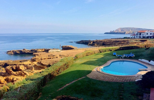 Vistas y piscina en Playas de Fornells
