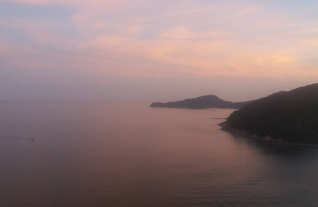 Vista al mar Tener 2 playas debajo de la isla.
