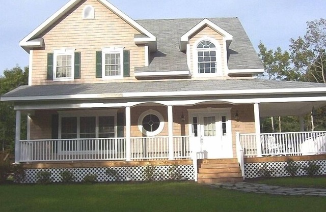 Seacrest Cape Style Cottage en estanque redondo