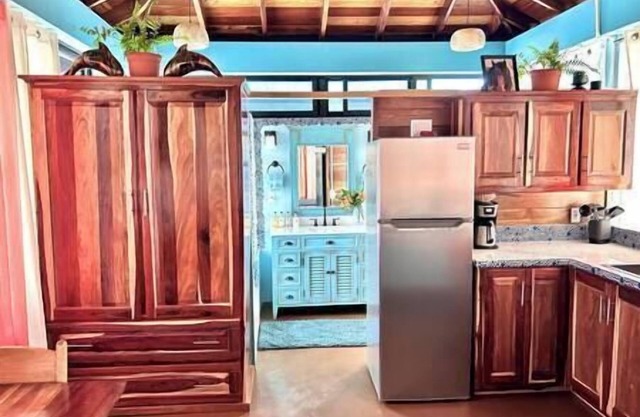 Seafront tropical lush landscaped, private Casita