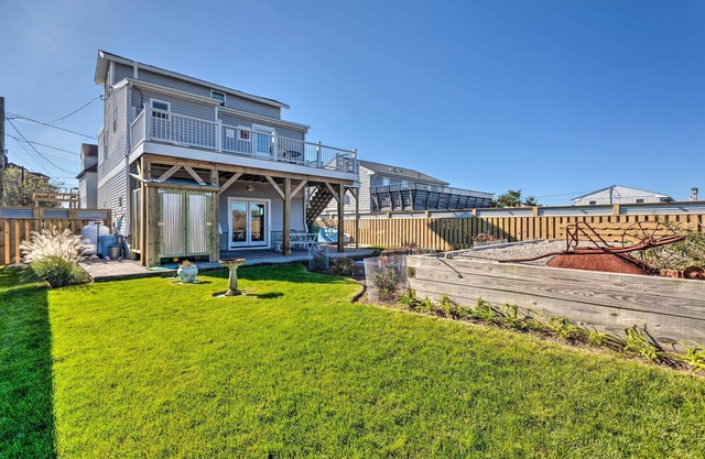 Seaside SK Getaway: Steps to Matunuck Beach!