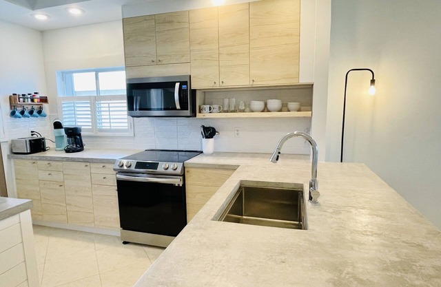 "Seaspray" beachfront, GULF VIEWS, free bikes!
