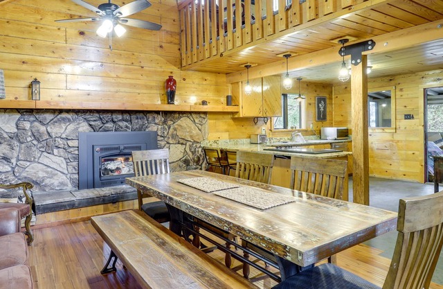 Secluded 3-Acre Cabin in Tollgate w/ Gas Grill!