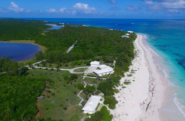 Nueva propiedad frente al mar aislada, 9 acres y 725 'de fachada privada NUEVA PISCINA!