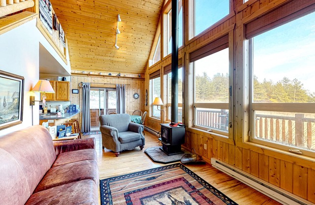 Secluded Cabin w/ a Private Hot Tub, Wood Stove, Washer/Dryer, & Amazing Views