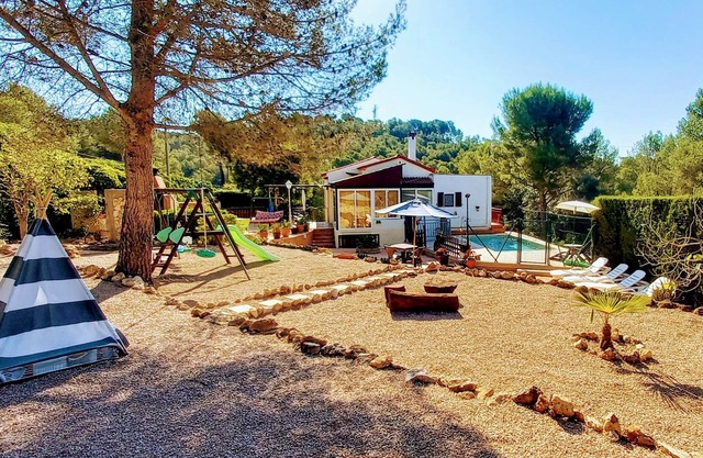 Villa de 3 hab. con piscina, barbacoa, chimenea, A.A, parque infantil y wifi.
