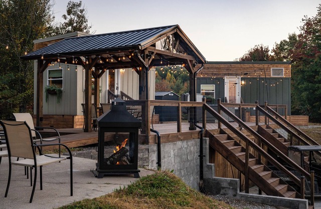 Secluded Mountain Getaway - 2 Cozy Tiny Homes with SPECTACULAR views