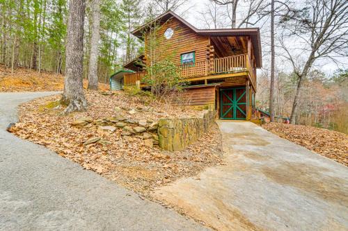 Secluded Mtn-View Cabin with Fireplaces in Murphy!