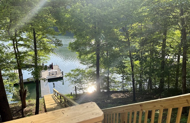 Secluded No Wake Cove - Private Covered Dock - Screened Porch - Kayaks - Netflix