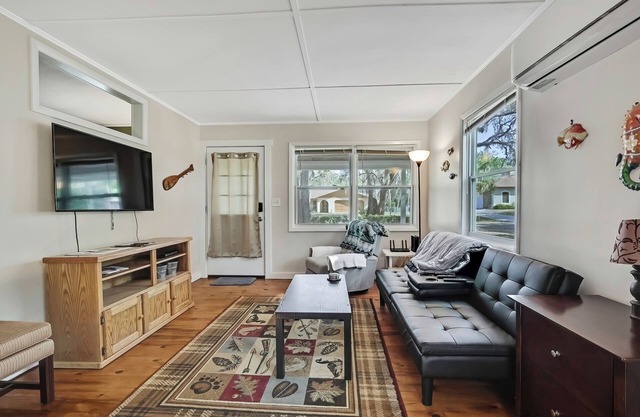 Secluded Retreat – Walk to Boat Launch!