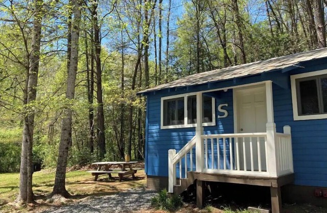 Seed Cabin at Bleu Canoe Campground - 2bed/1bath