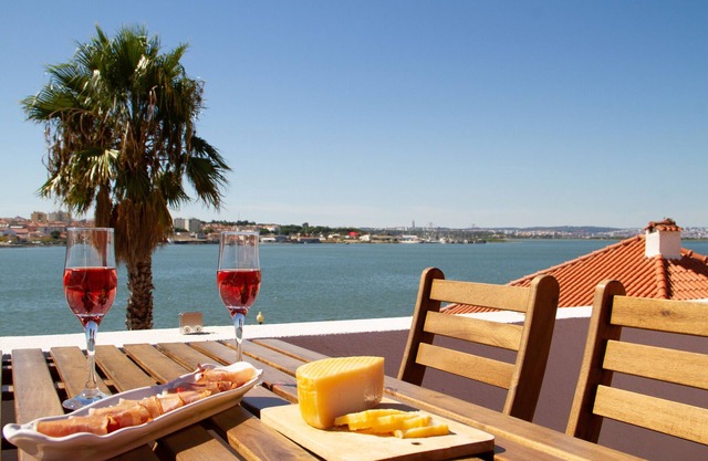 Loft con terraza y vista al río en Seixal. Aire condicionado. Ideal para 2pax.