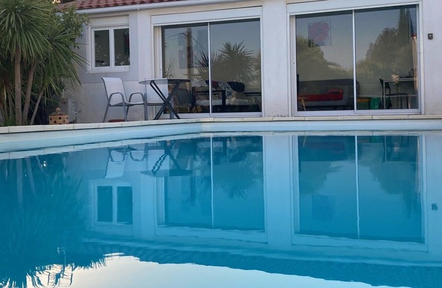 Self-catering T1 vacation rental with swimming pool