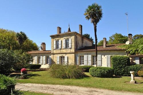 Semi-detached house on a vineyard, Talais