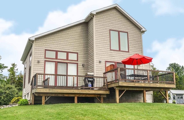 Seneca Knoll: "Hermosa casa personalizada con vistas al lago Seneca"