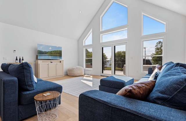 Seneca Serenity | Stylish & Bright Lake Escape