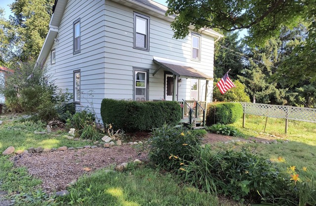 Serene 3 bdrm country home & gardens w/ WiFi 20 min from Commons / IC / Cornell