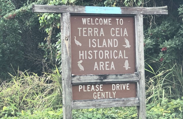 Serene Island Cottage Waterfront Haven-pet friendly.