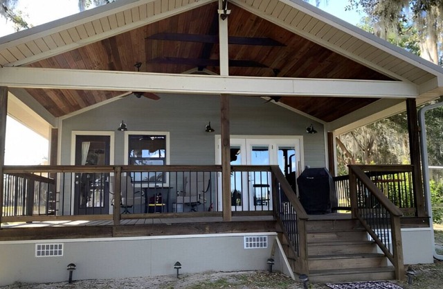 Serene Lakefront 2BR Retreat near Heritage Village