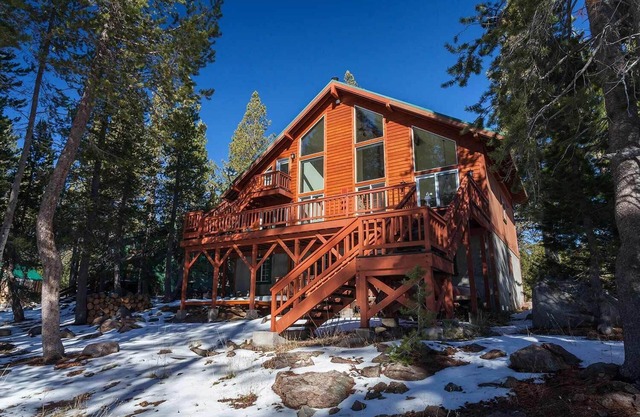 Serene Lakes - Wonderful Waterfront Family Escape