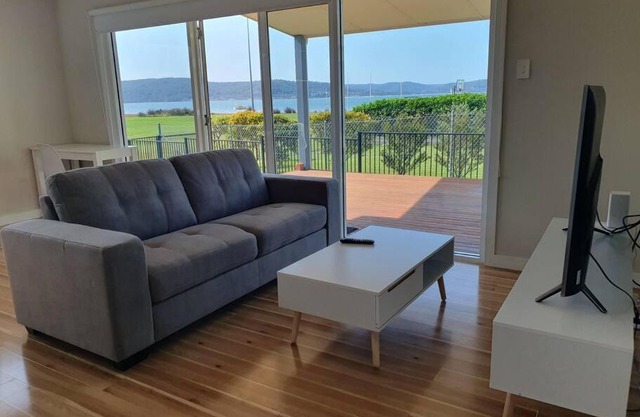 Serene Waterfront GuestHouse- Views & Vibes
