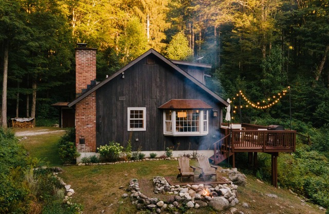 Forest Mountain Lodge: Summer Woodland Retreat Mendon, VT. 20 min to Killington/14 to Pico.
