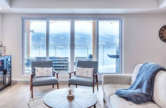 Serenity by the Slopes: Tremblant Waterfront Condo