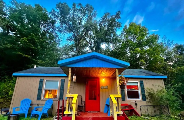Serenity Cabin. 100 ac. Stream. Pond. Viroqua 2 mi