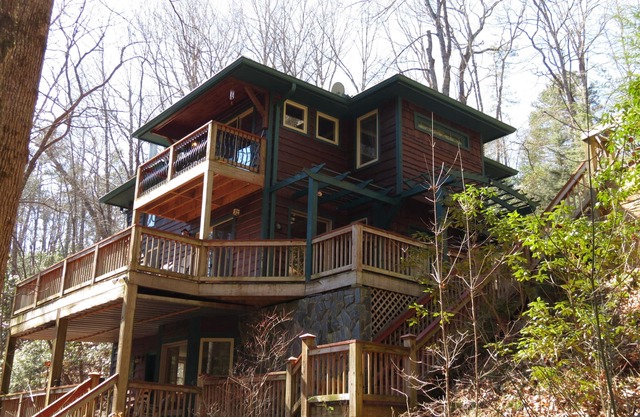 Serenity on the Creek-SECLUDED-Top Quality-Romantic-Hot Tub, WiFi, senderismo cerca