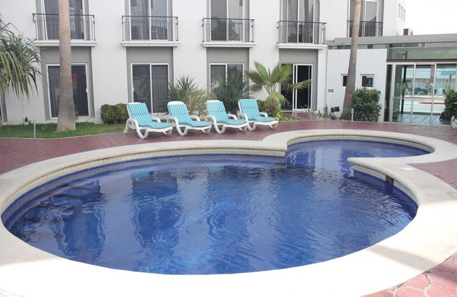 Seven Crown Express & Suites by Kavia
