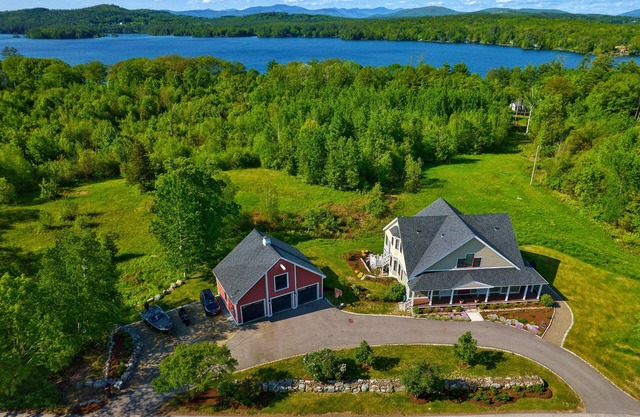 Seven Gables Farm! Gorgeous home near Lake Waukewan!