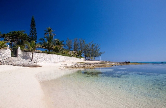 SIETE MARES JAMAICA - Villa de lujo con 4 camas en la playa en Ocho Ríos - STAFF INC