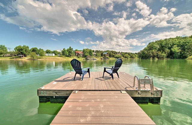 ¡NUEVO! Douglas Lake Home w / Dock flotante y parrilla de gas
