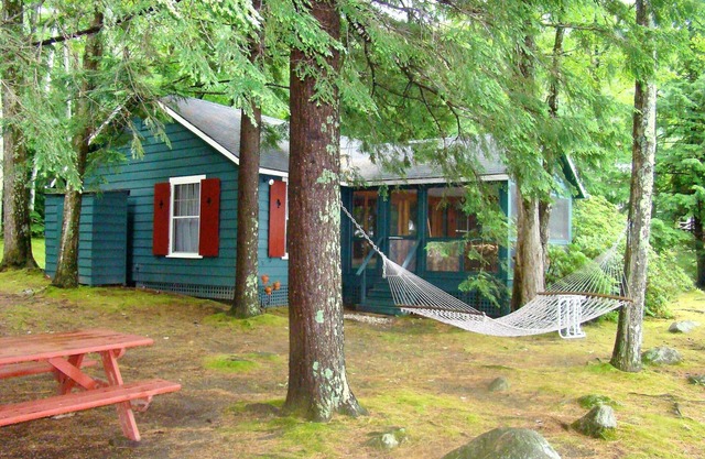 Shadbush Cove En Gran Squam Lake