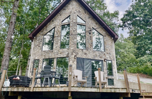 Shawnee Overlook - Lakefront Home on Lake Egypt