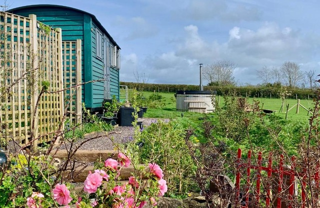 Shepherds Hut with Hot Tub North Wales Anglesey