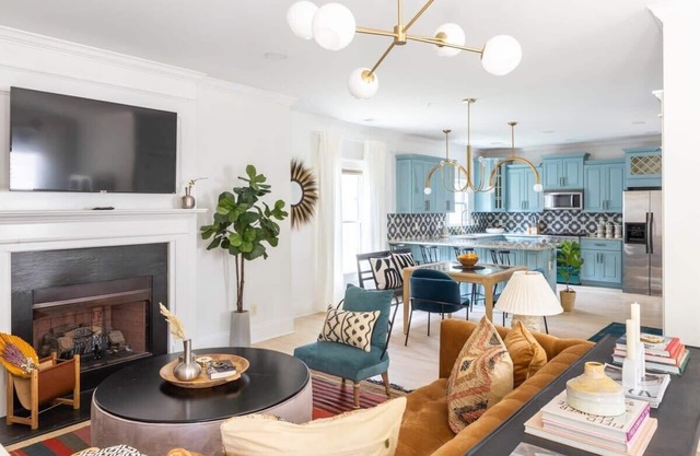 This house is a 3 bedroom(s), 3.5 bathrooms, located in Atlanta, GA.