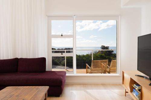Silver Hill ~ from farm cottage to splendid beachy vibes!