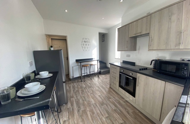 Silver Stag Properties, Ensuite Bedrooms w/ Kitchen