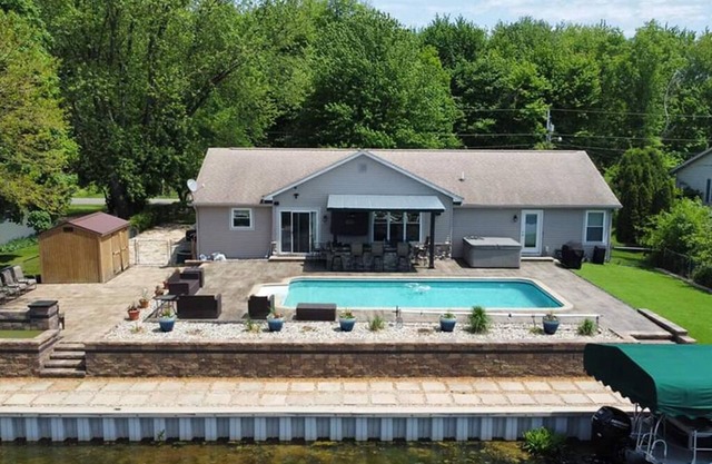 Man Cave en Simonton Lake