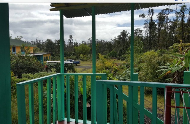 Amplia habitación entre hilo y parque nacional del volcán.
