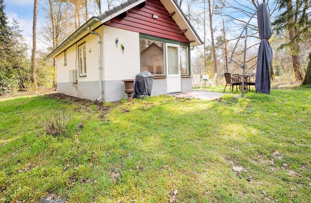 Casa de vacaciones simplista en Stramproy con jardín