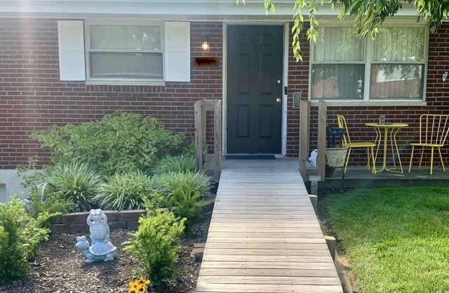 Single Family Home 4 Bed 1.5 Bath Bridgetown Cincy OH Beautiful back yard!
