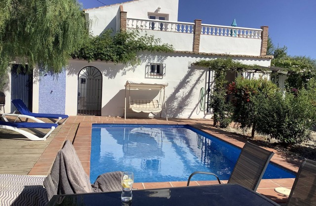 Situado en una zona tranquila y pintoresca con piscina privada y wifi gratuito.