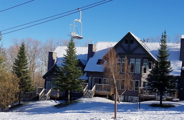 Ski in / out townhome, 8 pases de esquí inc. ¡¡cada día!! 4 dormitorios en Raccoon Run !!
