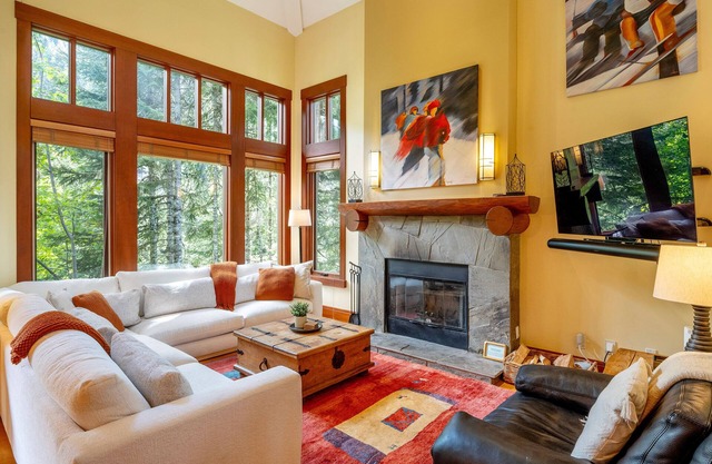 SKI IN/OUT | Spacious 4BR | Private Hot Tub | Double Garage | Managed By Aloha Whistler