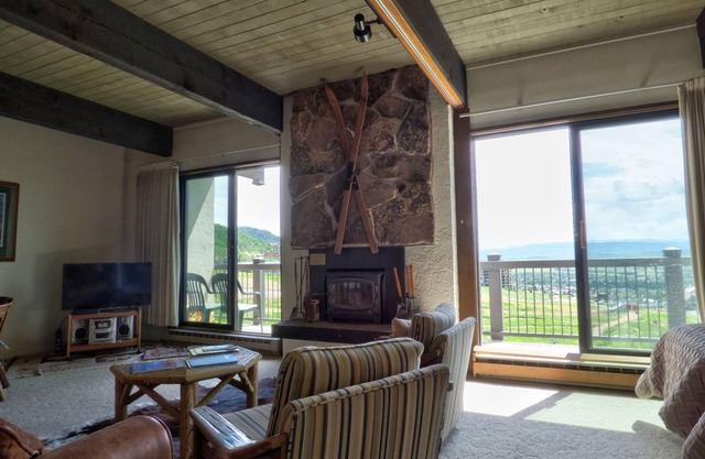 Ski-in/ski-out Mountain Side - Winter Shuttle Wifi Fireplace