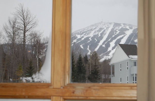 Ski-in / ski-out Snowbrook 2 BR 2 BA Condo