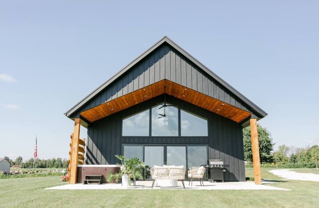 Sky Ridge Lodging- The Luna/ Brand New Cabin/ Amish Country
